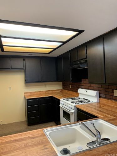 671 Walnut Dr, Lake Elsinore CA  92530-7020 exterior