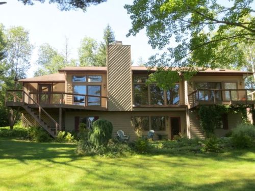 828 Menominee River Rd, Florence, WI 54121-9146