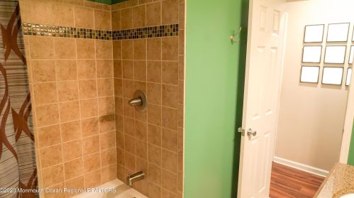 27 Castle Ave, Jackson Twp NJ  08527-2425 exterior