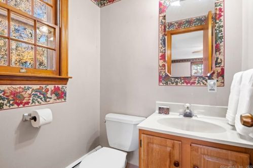 542 Forest St, Hartford CT  06118-2035 exterior