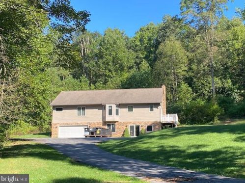 297 Camp Strauss Rd, Schubert, PA 19507-9565