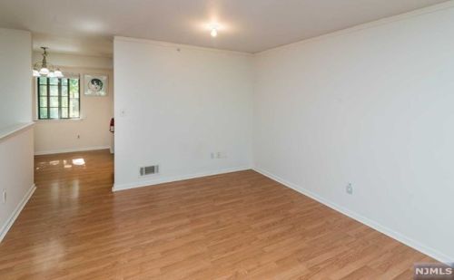 3710 Mark Twain Way, Mahwah NJ  07430-3477 exterior