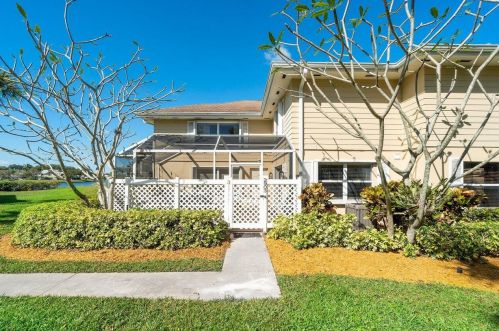 2903 Foxboro Ct, Boynton Beach, FL 33436-9039
