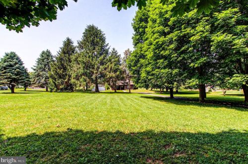 190 Royal Manor Rd, Easton PA  18042-8702 exterior