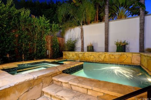 513 Dianthus St, Manhattan Beach CA  90266-6720 exterior