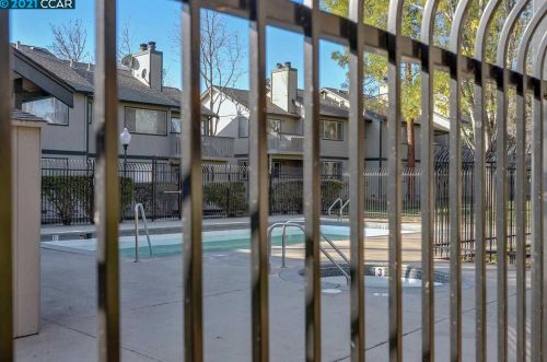 5 Lancaster Cir, West Pittsburg CA  94565-6656 exterior
