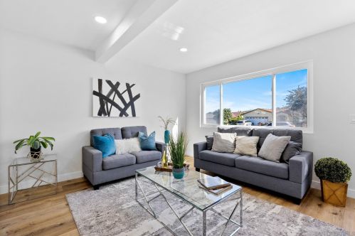 1074 Worthington St, San Diego CA  92114-5042 exterior