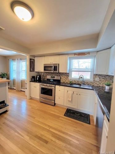 10 Lincoln Dr, Washingtonville NY  10992-1229 exterior