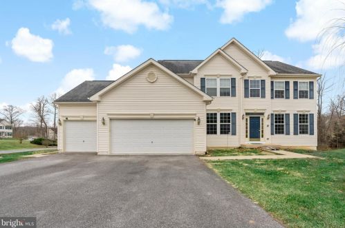 19 Glory Ln, Falling Waters, WV 25419-4317