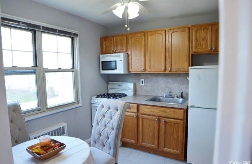 324 Post Ave, Westbury NY  11590-2228 exterior