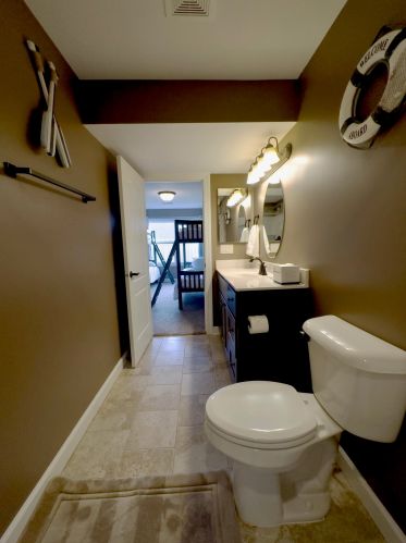 724 Joshua Ln, Lake Geneva WI  53147-4746 exterior