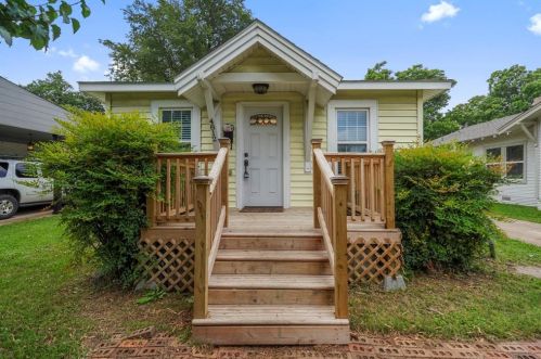 4812 Calmont Ave, Fort Worth TX  76107-5315 exterior