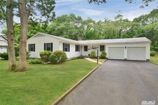 46 Oxbow Rd, Canaan Lake, NY 11772-2230