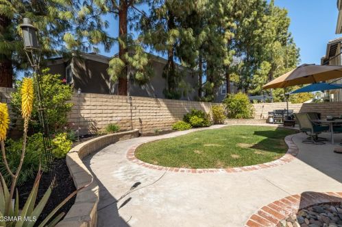 1117 Walnut Grove Ln, Simi Valley CA  93065-3394 exterior