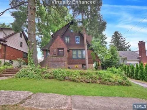 196 Parkway, Maywood, NJ 07607-1414