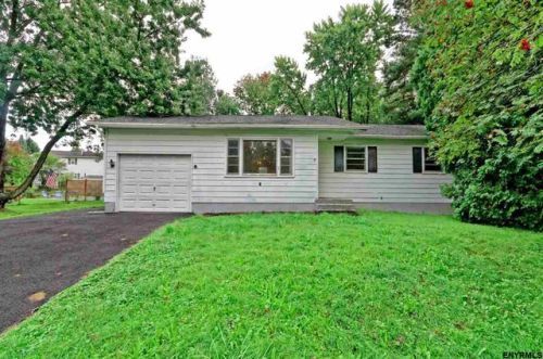 3 Francis Pl, Newtonville, NY 12110-1613
