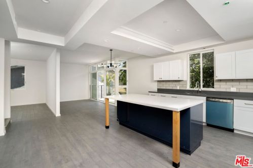 14754 Gilmore St, Van Nuys CA 91411-1520 exterior