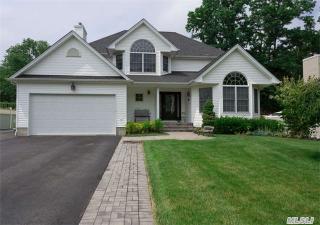 3 Franciscan Ln, Smithtown NY  11787-1000 exterior
