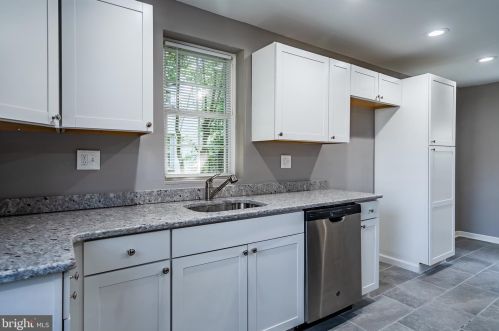 156 Riverview Dr, New Castle DE  19720-2732 exterior