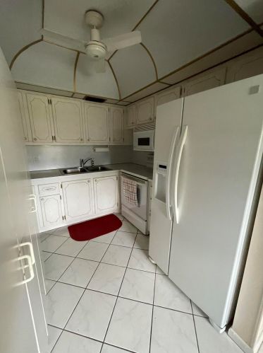 61 Hastings D, West Palm Beach FL  33417-1205 exterior