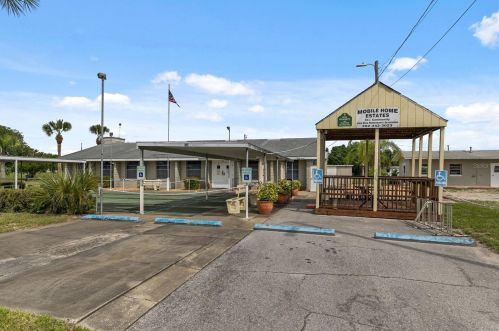 1525 Pleasant St, Tavares FL  32778-4001 exterior