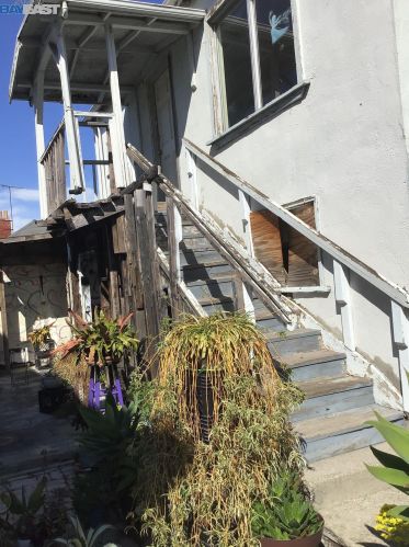 1090 65 St, Oakland CA 94608-1119 exterior