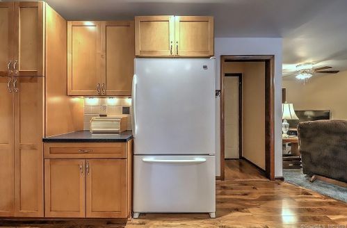 22 Harvest Ln, Milford CT  06461-1705 exterior