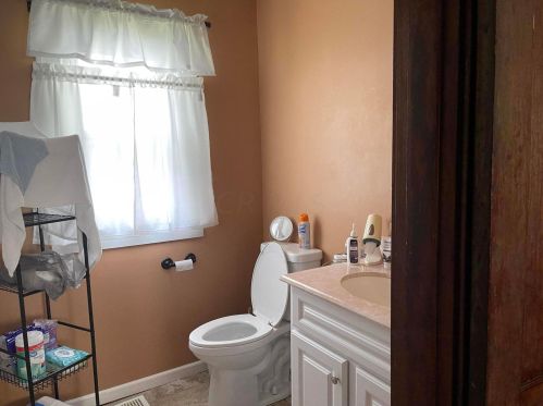 924 Yeoman St, Washington Ch OH  43160-2145 exterior