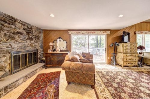 44 Overlook Rd, Rock Hill NY  12775-6208 exterior