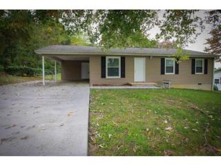 127 Patrick Dr, Johnson City, TN 37615-2211