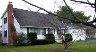 1 Berkshire Dr, Kinderhook, NY 12106-1906