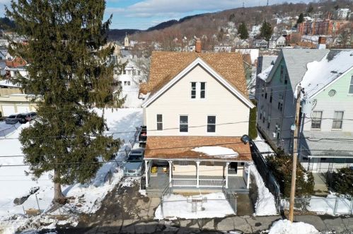 143 Locust St, Waterbury, CT 06704-3607