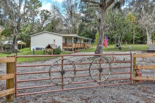 5493 Emerson Rd, Brooksville, FL 34601-5778