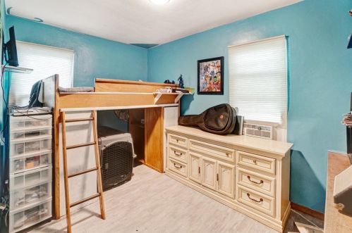 7025 Lindberg Ave, Hammond IN 46323-2137 exterior