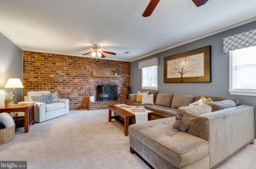 6614 Huntsman Blvd, Springfield VA 22152-2621 exterior