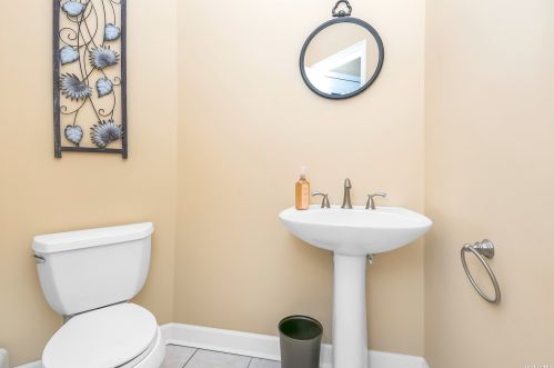 22 Stonywell Ct, Huntington Station NY  11746-5423 exterior