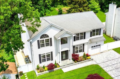 219 Suburban Ave, Deer Park, NY 11729-6804