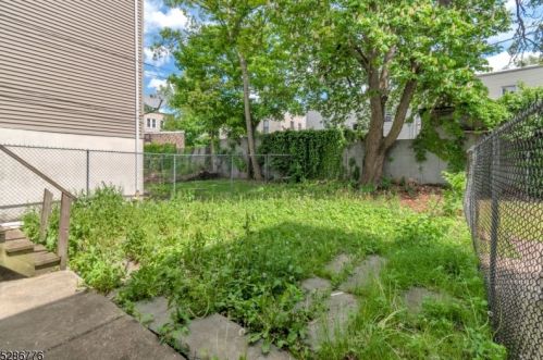 77 13th St, Newark NJ 07107-1105 exterior