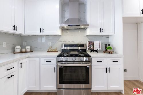 3003 Alabama St, Glendale CA  91214-2702 exterior