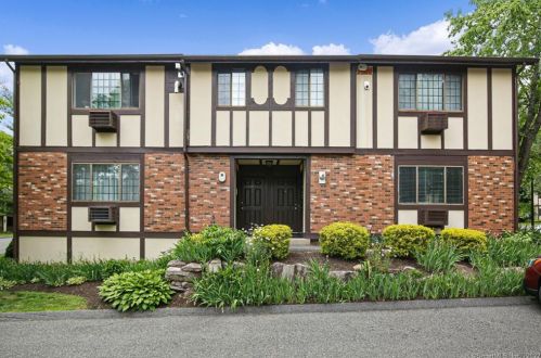 13 Andover Ct, Brookfield Center, CT 06804-2715