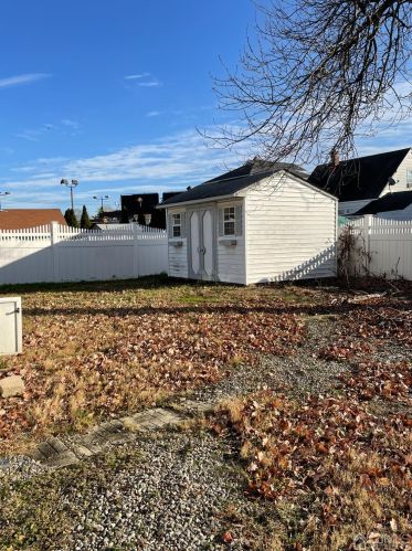 201 Campbell St, Woodbridge NJ  07095-2305 exterior