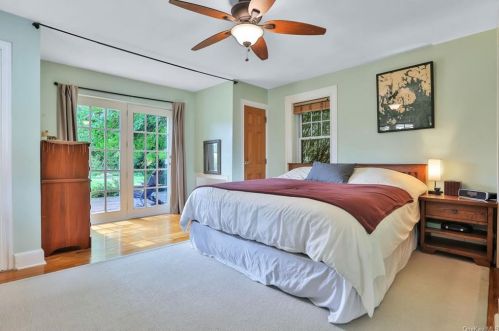 14 Dolfinger Pl, Fishkill NY  12524-2816 exterior