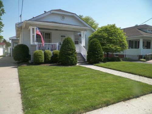 69 Hull Ave, East Freehold, NJ 07728-2120