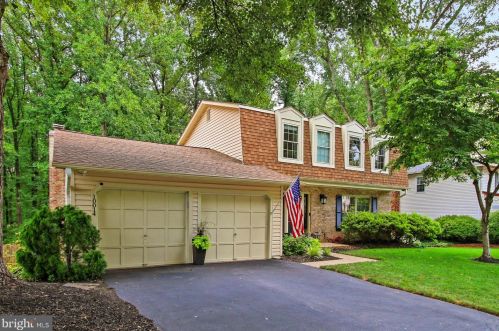 10014 Wards Grove Cir, Springfield, VA 22015-2913
