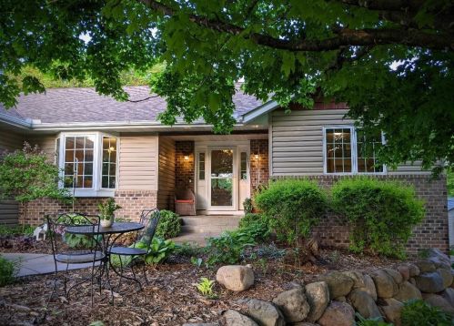 13387 Elmcrest Ave, Saint Paul, MN 55110-5974