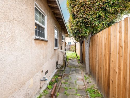 2255 Canal Ave, Long Beach CA  90810-3566 exterior