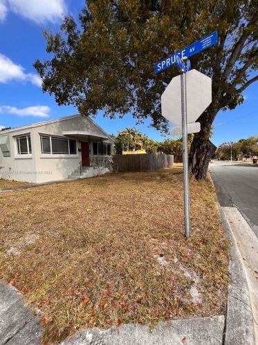 439 47th St, West Palm Beach FL  33407-2939 exterior