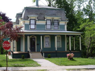 76 Cross St, Gardner, MA 01440-2212