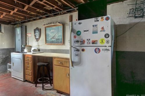 28 Tower St, Milford CT  06460-3213 exterior