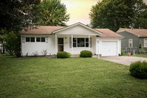 2025 B St, Miami, OK 74354-2118